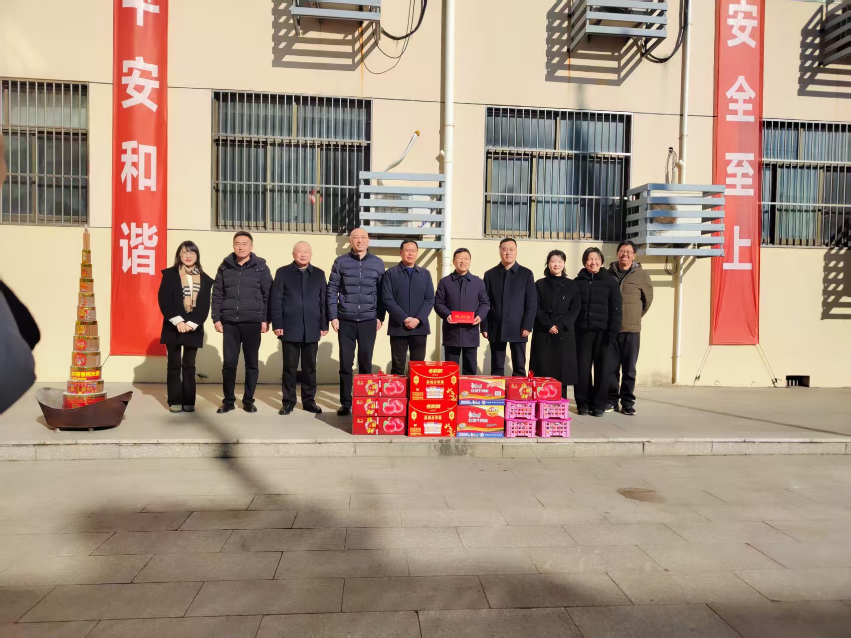 如东锦恒集团董事长王必东慰问